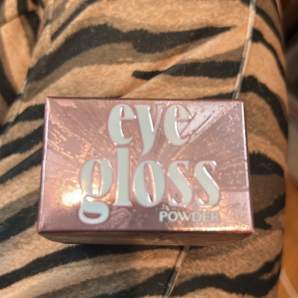 JEFFREE STAR COSMETICS Eye Gloss Powder Wyoming window, brown new in box